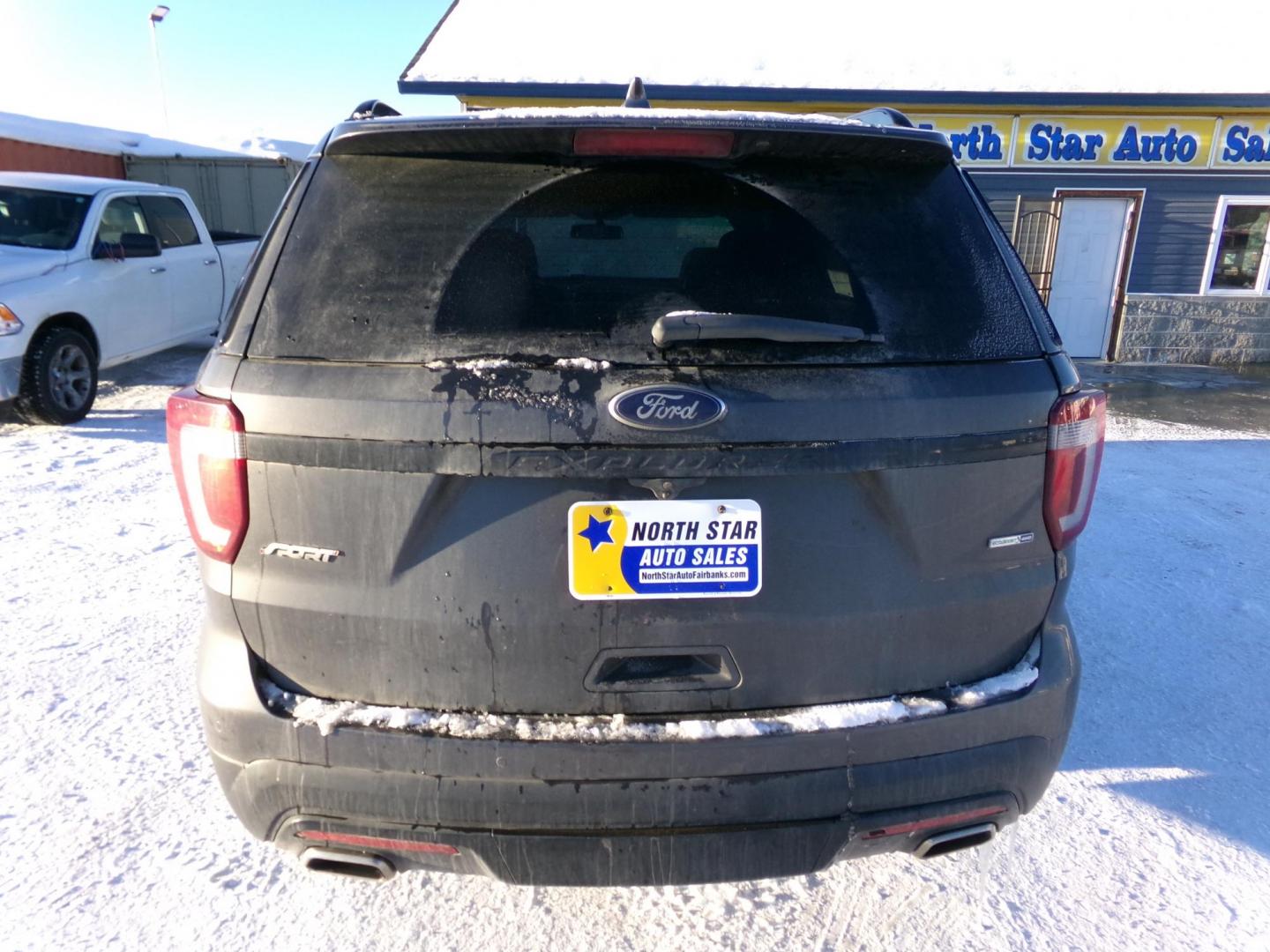 2016 Grey Ford Explorer Sport 4WD (1FM5K8GT2GG) with an 3.5L V6 DOHC 24V engine, 6-Speed Automatic transmission, located at 2630 Philips Field Rd., Fairbanks, AK, 99709, (907) 458-0593, 64.848068, -147.780609 - Photo#3