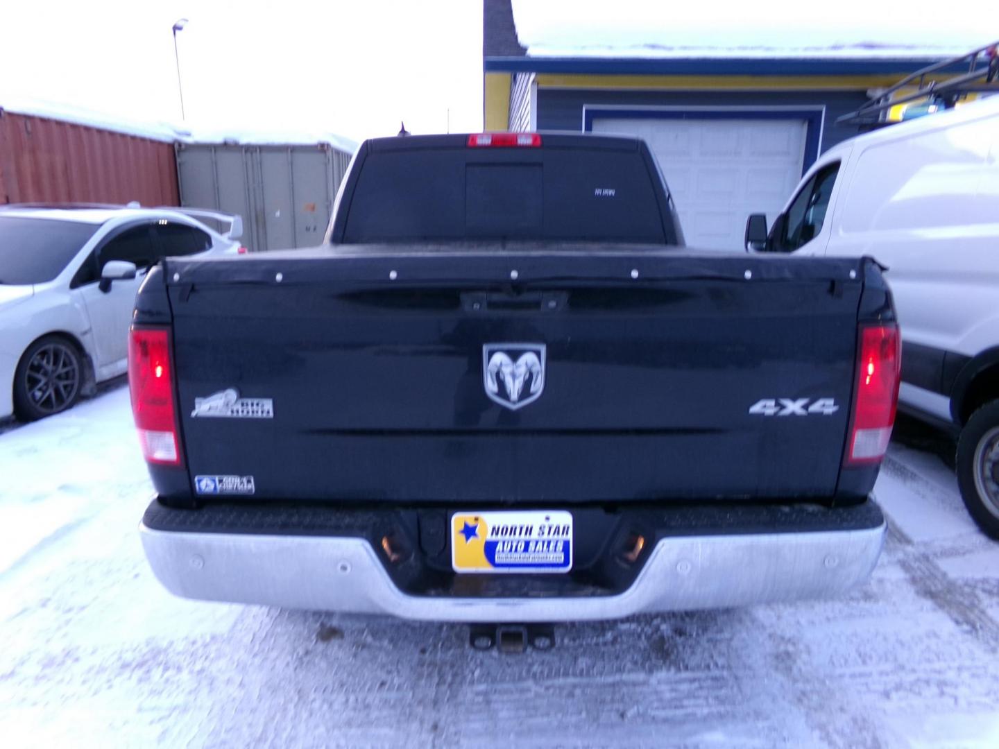 2014 Blue /Black Dodge 1500 SLT Crew Cab SWB 4WD (1C6RR7LG3ES) with an 3.6L V6 DOHC 24V FFV engine, 6-Speed Automatic transmission, located at 2630 Philips Field Rd., Fairbanks, AK, 99709, (907) 458-0593, 64.848068, -147.780609 - Photo#3