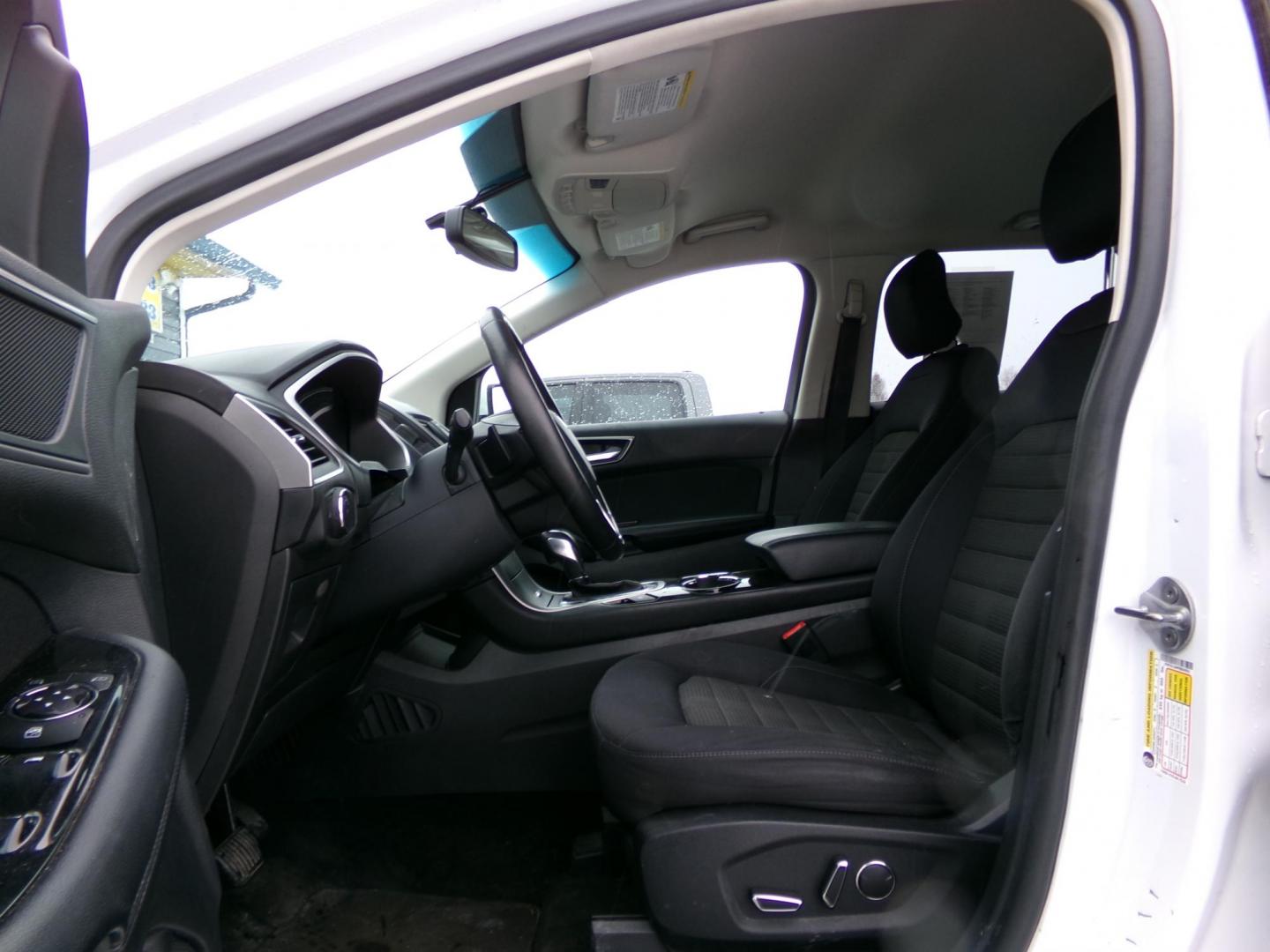2015 White /Grey Ford Edge SEL AWD (2FMTK4J94FB) with an 2.0L L4 EcoBoost engine, 6-Speed Automatic transmission, located at 2630 Philips Field Rd., Fairbanks, AK, 99709, (907) 458-0593, 64.848068, -147.780609 - Photo#4