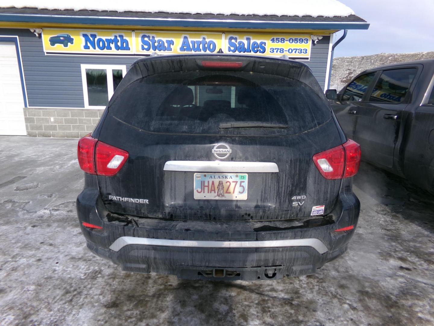 2017 Black /Black Nissan Pathfinder Platinum 4WD (5N1DR2MM3HC) with an 3.5L V6 DOHC 24V engine, CVT transmission, located at 2630 Philips Field Rd., Fairbanks, AK, 99709, (907) 458-0593, 64.848068, -147.780609 - Photo#3