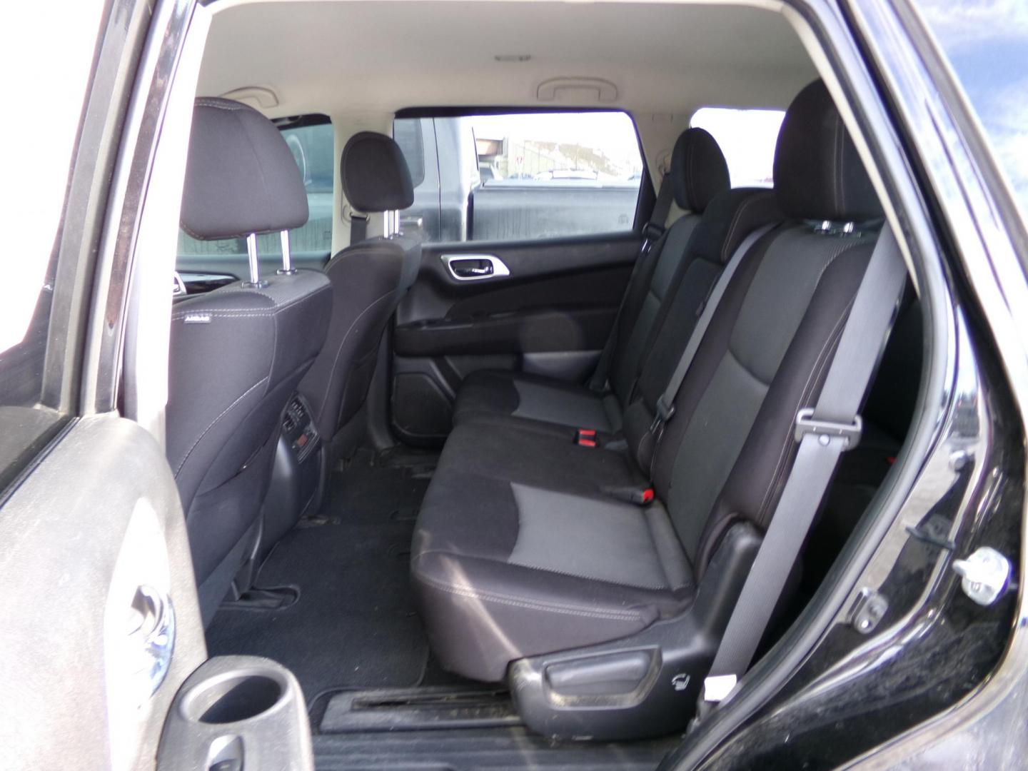2017 Black /Black Nissan Pathfinder Platinum 4WD (5N1DR2MM3HC) with an 3.5L V6 DOHC 24V engine, CVT transmission, located at 2630 Philips Field Rd., Fairbanks, AK, 99709, (907) 458-0593, 64.848068, -147.780609 - Photo#5