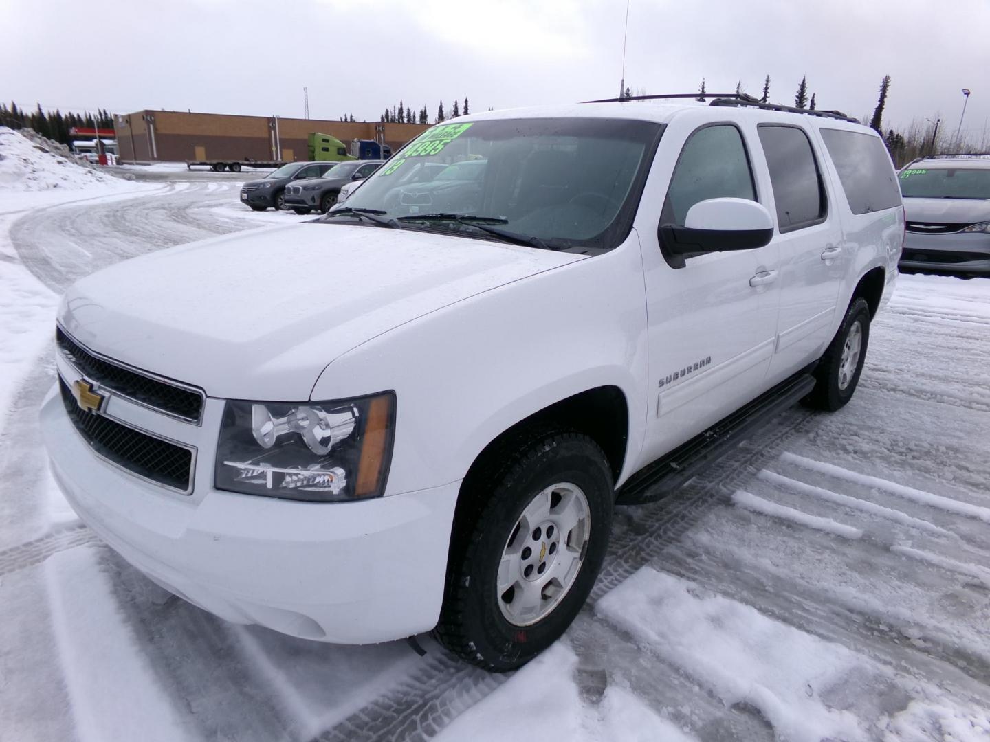 2013 White /Black Chevrolet Suburban LS 1500 4WD (1GNSKHE7XDR) with an 5.3L V8 OHV 16V FFV engine, 6-Speed Automatic transmission, located at 2630 Philips Field Rd., Fairbanks, AK, 99709, (907) 458-0593, 64.848068, -147.780609 - Photo#0