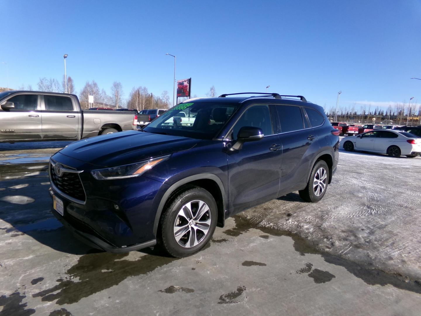 2021 Blue /Black Toyota Highlander XLE Nav AWD V6 (5TDHZRBH4MS) with an 3.5L V6 DOHC 24V engine, 6A transmission, located at 2630 Philips Field Rd., Fairbanks, AK, 99709, (907) 458-0593, 64.848068, -147.780609 - Photo#0