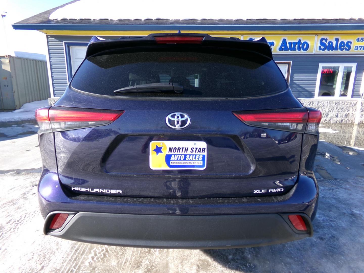 2021 Blue /Black Toyota Highlander XLE Nav AWD V6 (5TDHZRBH4MS) with an 3.5L V6 DOHC 24V engine, 6A transmission, located at 2630 Philips Field Rd., Fairbanks, AK, 99709, (907) 458-0593, 64.848068, -147.780609 - Photo#3