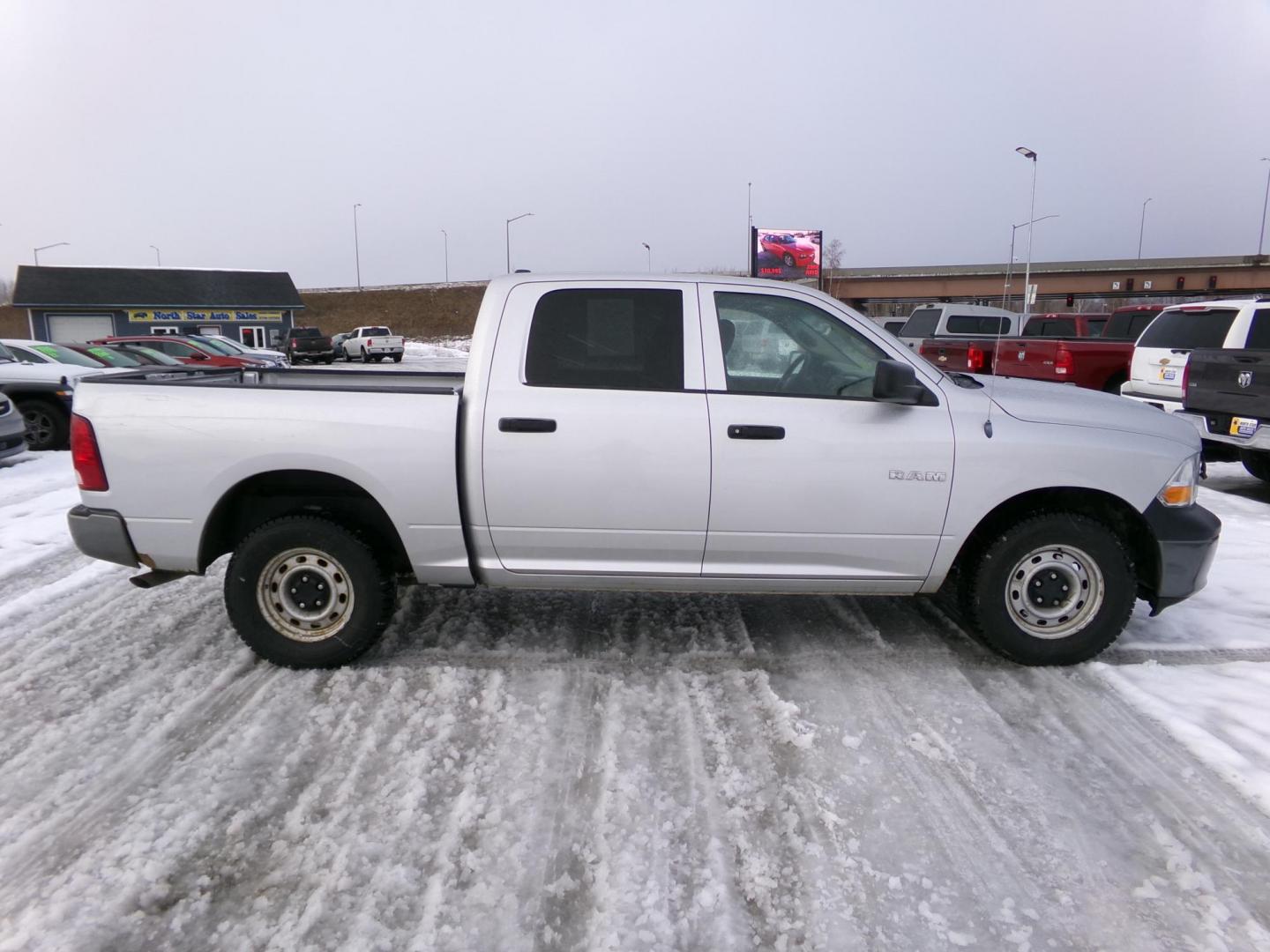 2010 Silver /Black Dodge Ram 1500 Laramie Crew Cab 4WD (1D7RV1CP0AS) with an 4.7L V8 SOHC 16V FFV engine, 5-Speed Automatic transmission, located at 2630 Philips Field Rd., Fairbanks, AK, 99709, (907) 458-0593, 64.848068, -147.780609 - Photo#2