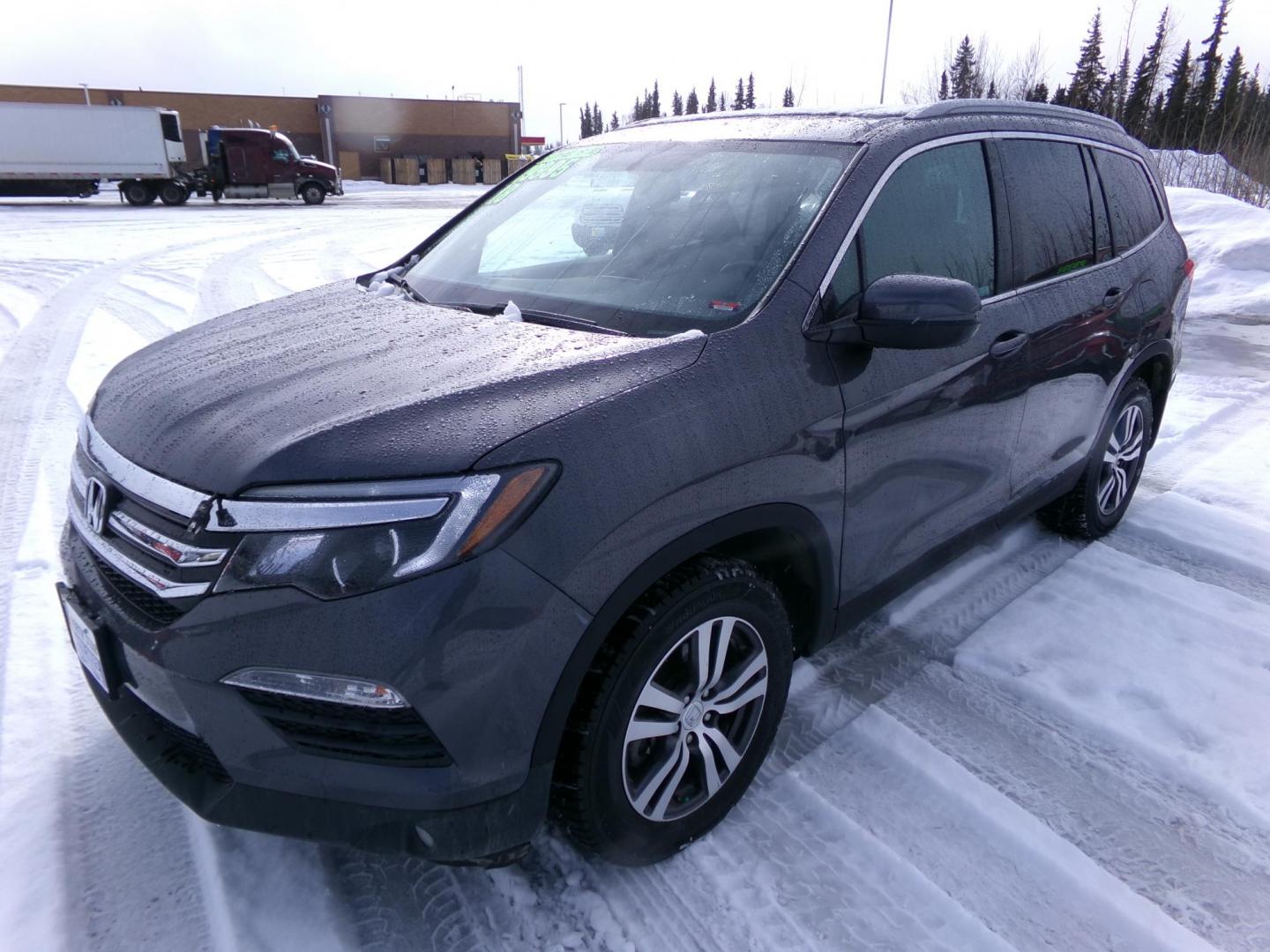 2018 Grey /Black Honda Pilot EXL 4WD (5FNYF6H53JB) with an 3.5L V6 SOHC 24V engine, 6A transmission, located at 2630 Philips Field Rd., Fairbanks, AK, 99709, (907) 458-0593, 64.848068, -147.780609 - Photo#0