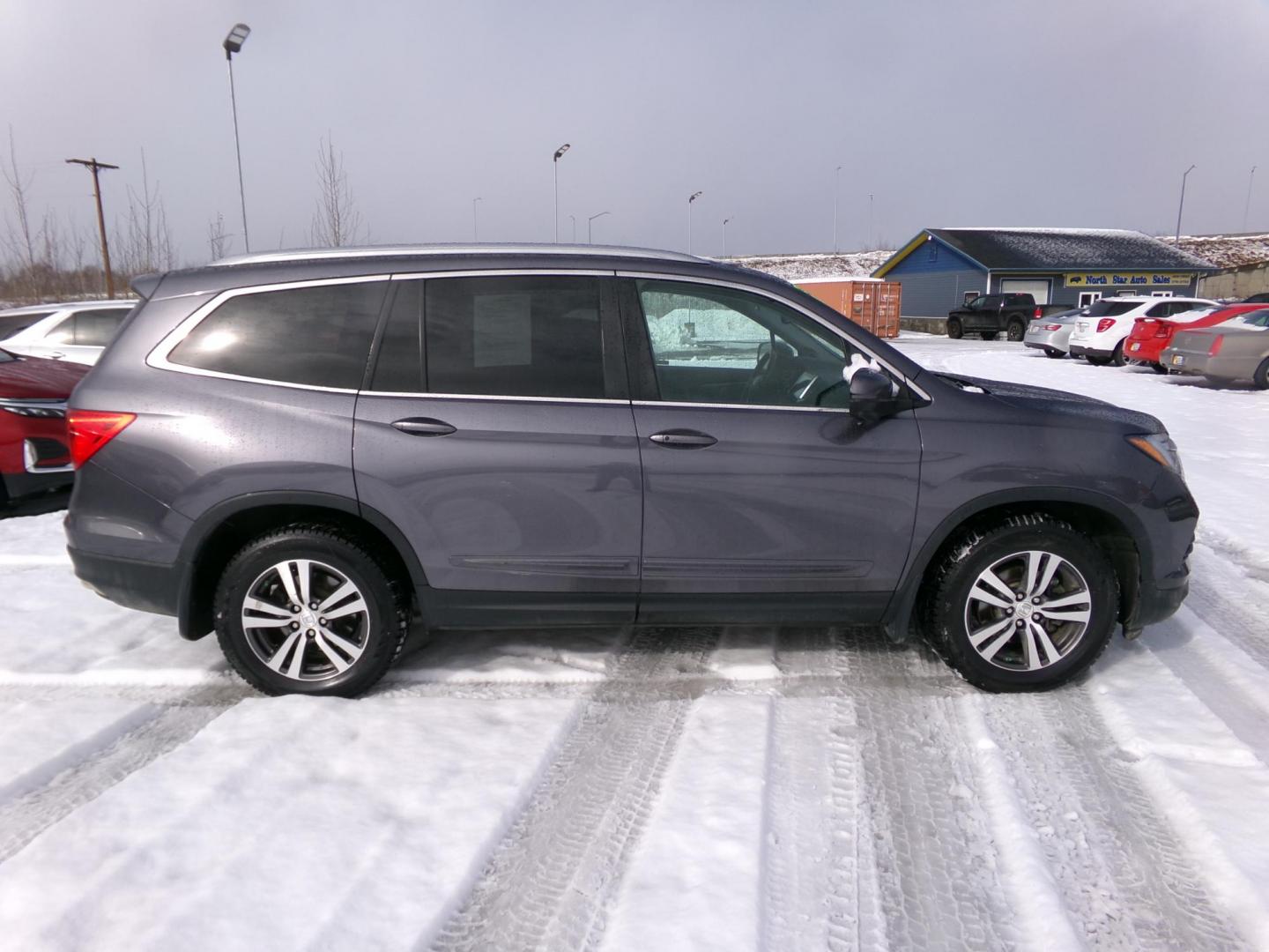2018 Grey /Black Honda Pilot EXL 4WD (5FNYF6H53JB) with an 3.5L V6 SOHC 24V engine, 6A transmission, located at 2630 Philips Field Rd., Fairbanks, AK, 99709, (907) 458-0593, 64.848068, -147.780609 - Photo#2