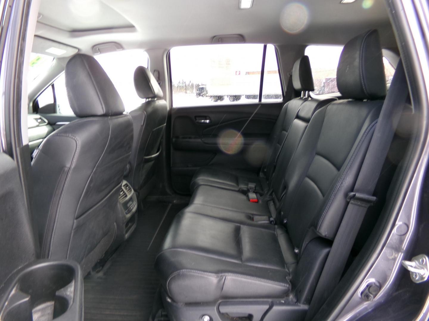2018 Grey /Black Honda Pilot EXL 4WD (5FNYF6H53JB) with an 3.5L V6 SOHC 24V engine, 6A transmission, located at 2630 Philips Field Rd., Fairbanks, AK, 99709, (907) 458-0593, 64.848068, -147.780609 - Photo#5