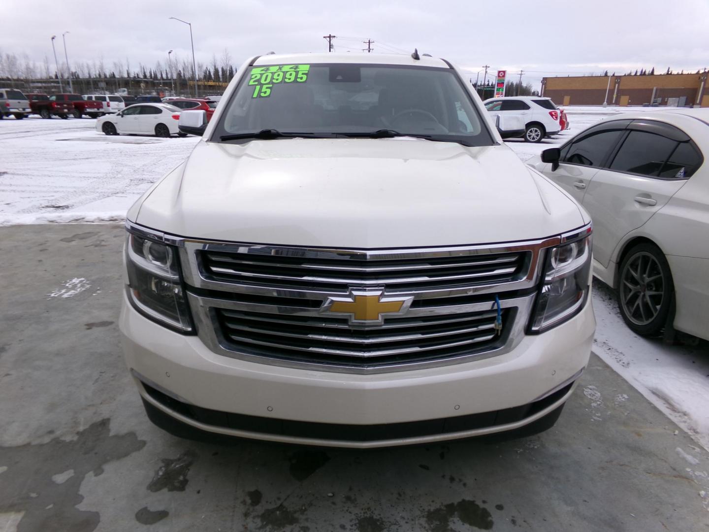 2015 White /Brown Chevrolet Tahoe LTZ 4WD (1GNSKCKC6FR) with an 5.3L V8 OHV 16V engine, 6-Speed Automatic transmission, located at 2630 Philips Field Rd., Fairbanks, AK, 99709, (907) 458-0593, 64.848068, -147.780609 - Photo#1