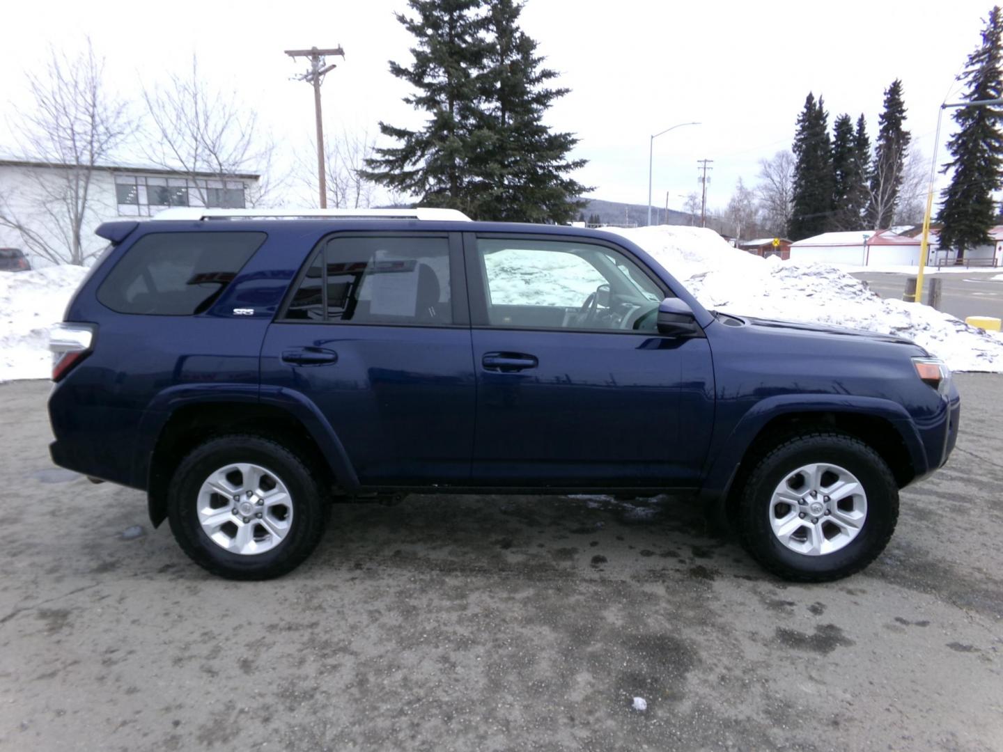 2016 Blue Toyota 4Runner SR5 4WD (JTEBU5JRXG5) with an 4.0L V6 DOHC 24V engine, 5A transmission, located at 2630 Philips Field Rd., Fairbanks, AK, 99709, (907) 458-0593, 64.848068, -147.780609 - Photo#2