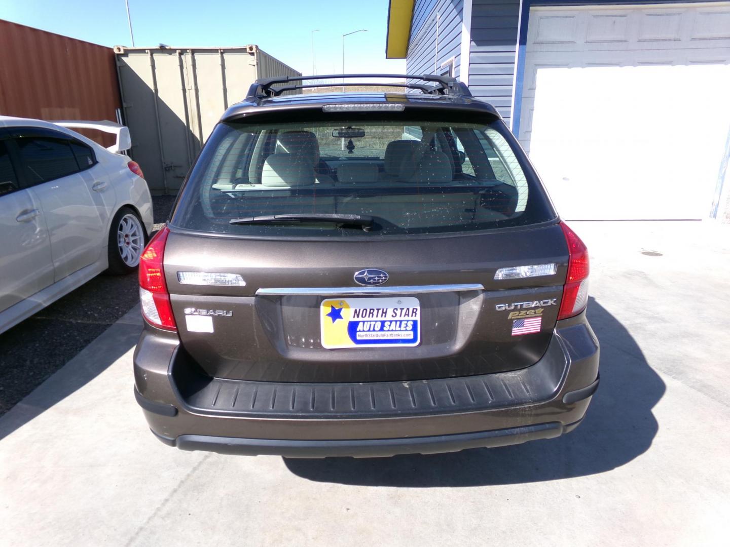 2008 Gold Subaru Outback 2.5i (4S4BP61CX87) with an 2.5L H4 SOHC 16V engine, 5-Speed Manual Overdrive transmission, located at 2630 Philips Field Rd., Fairbanks, AK, 99709, (907) 458-0593, 64.848068, -147.780609 - Photo#4