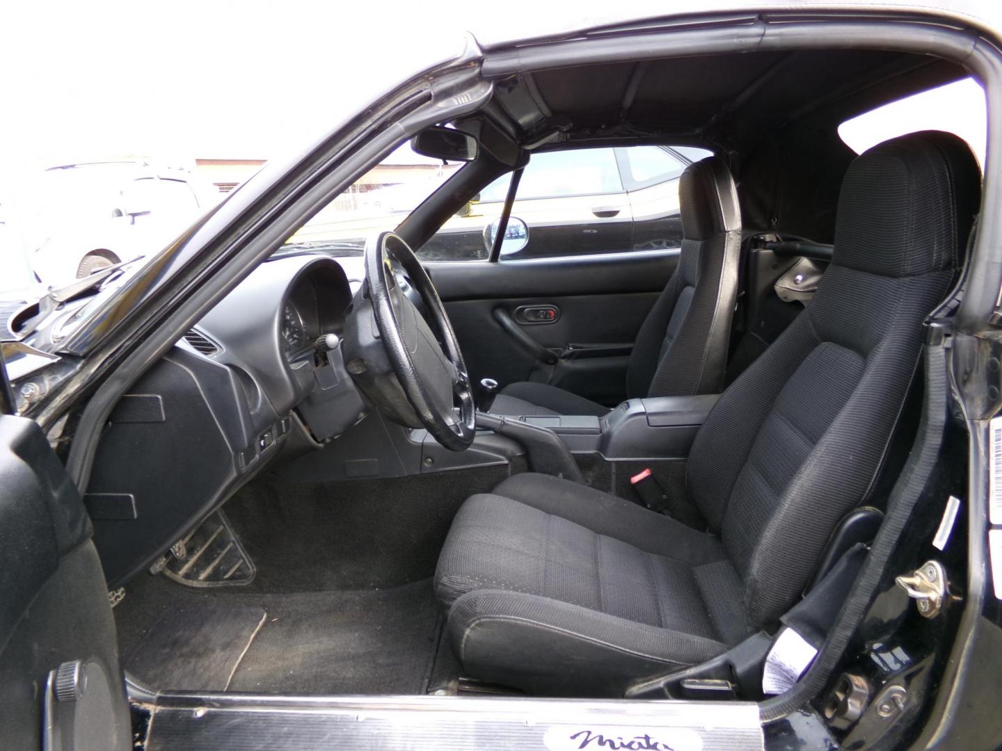 1994 Black Mazda MX-5 Miata M Edition (JM1NA3539R0) with an 1.8L L4 DOHC 16V engine, Manual transmission, located at 2630 Philips Field Rd., Fairbanks, AK, 99709, (907) 458-0593, 64.848068, -147.780609 - Photo#4