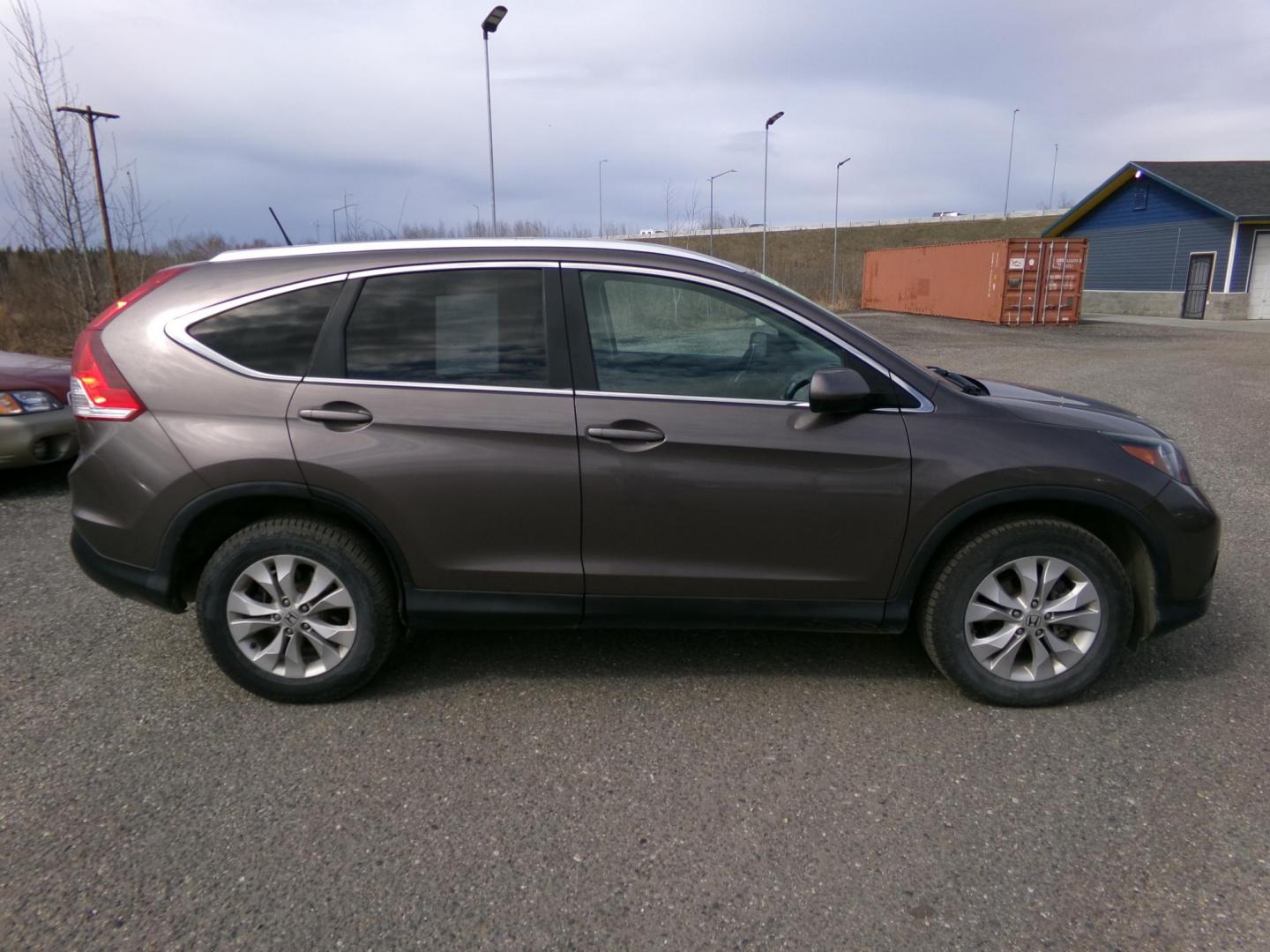 2014 Brown Honda CR-V EX-L 4WD 5-Speed AT (2HKRM4H72EH) with an 2.4L L4 DOHC 16V engine, 5-Speed Automatic transmission, located at 2630 Philips Field Rd., Fairbanks, AK, 99709, (907) 458-0593, 64.848068, -147.780609 - Photo#2