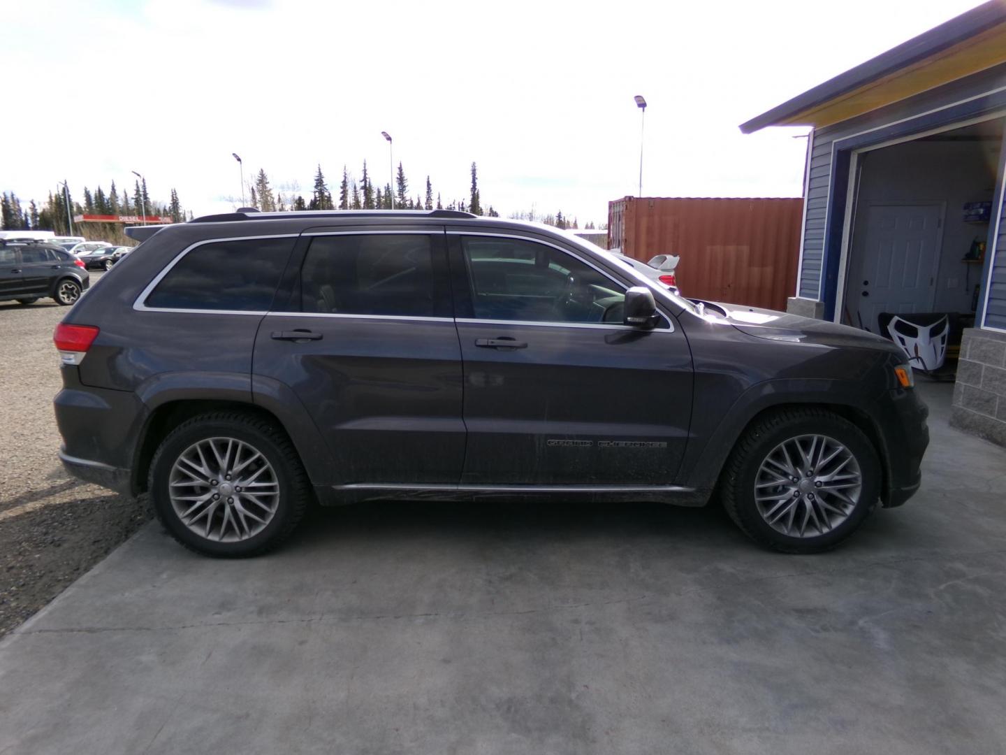 2018 Jeep Grand Cherokee Summit 4WD (1C4RJFJG7JC) with an 3.6L V6 DOHC 24V engine, 8A transmission, located at 2630 Philips Field Rd., Fairbanks, AK, 99709, (907) 458-0593, 64.848068, -147.780609 - Photo#2