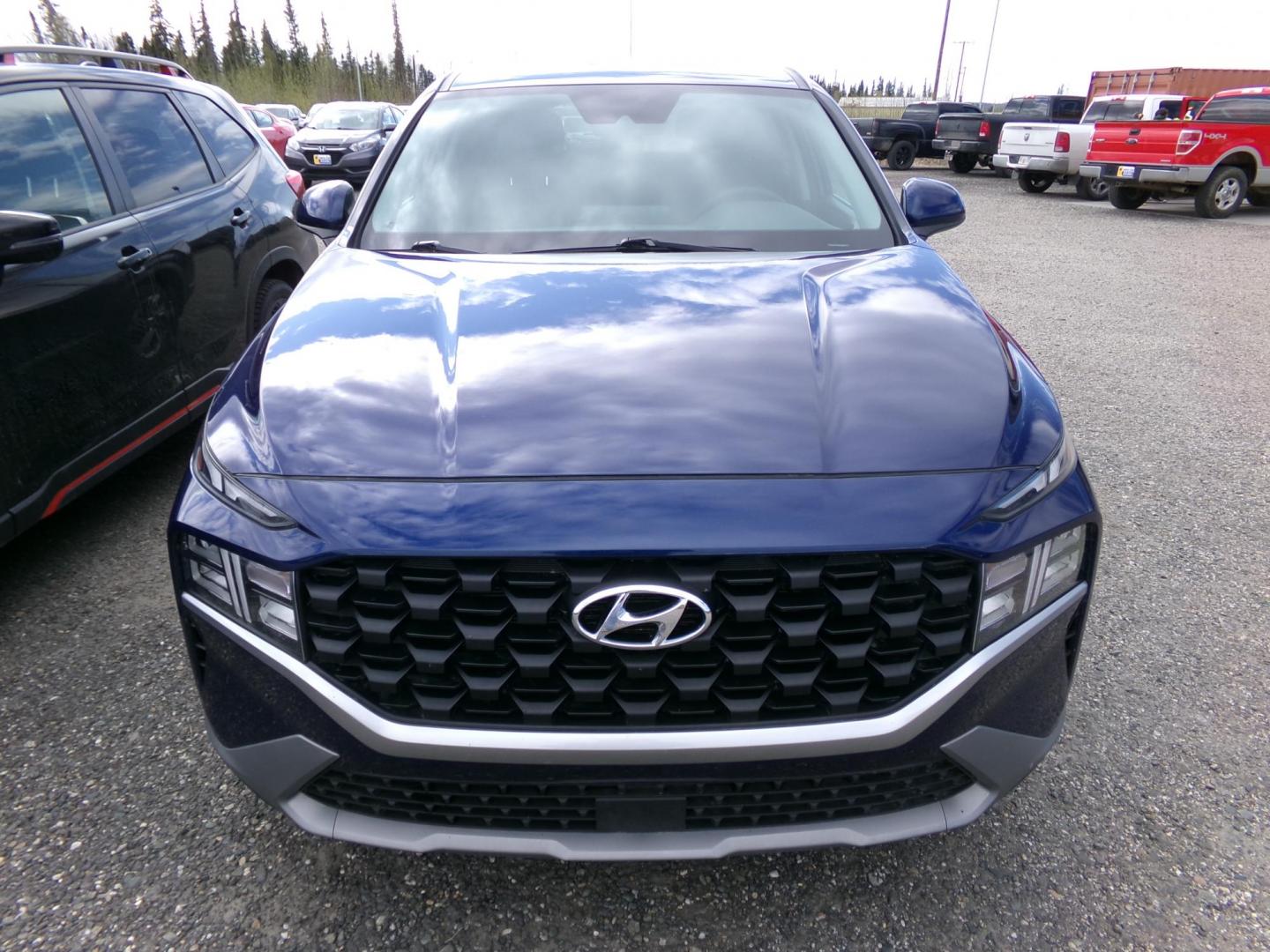 2022 Blue Hyundai Santa Fe SE (5NMS14AJ3NH) with an 2.5L L4 DOHC 16V engine, 6A transmission, located at 2630 Philips Field Rd., Fairbanks, AK, 99709, (907) 458-0593, 64.848068, -147.780609 - Photo#1