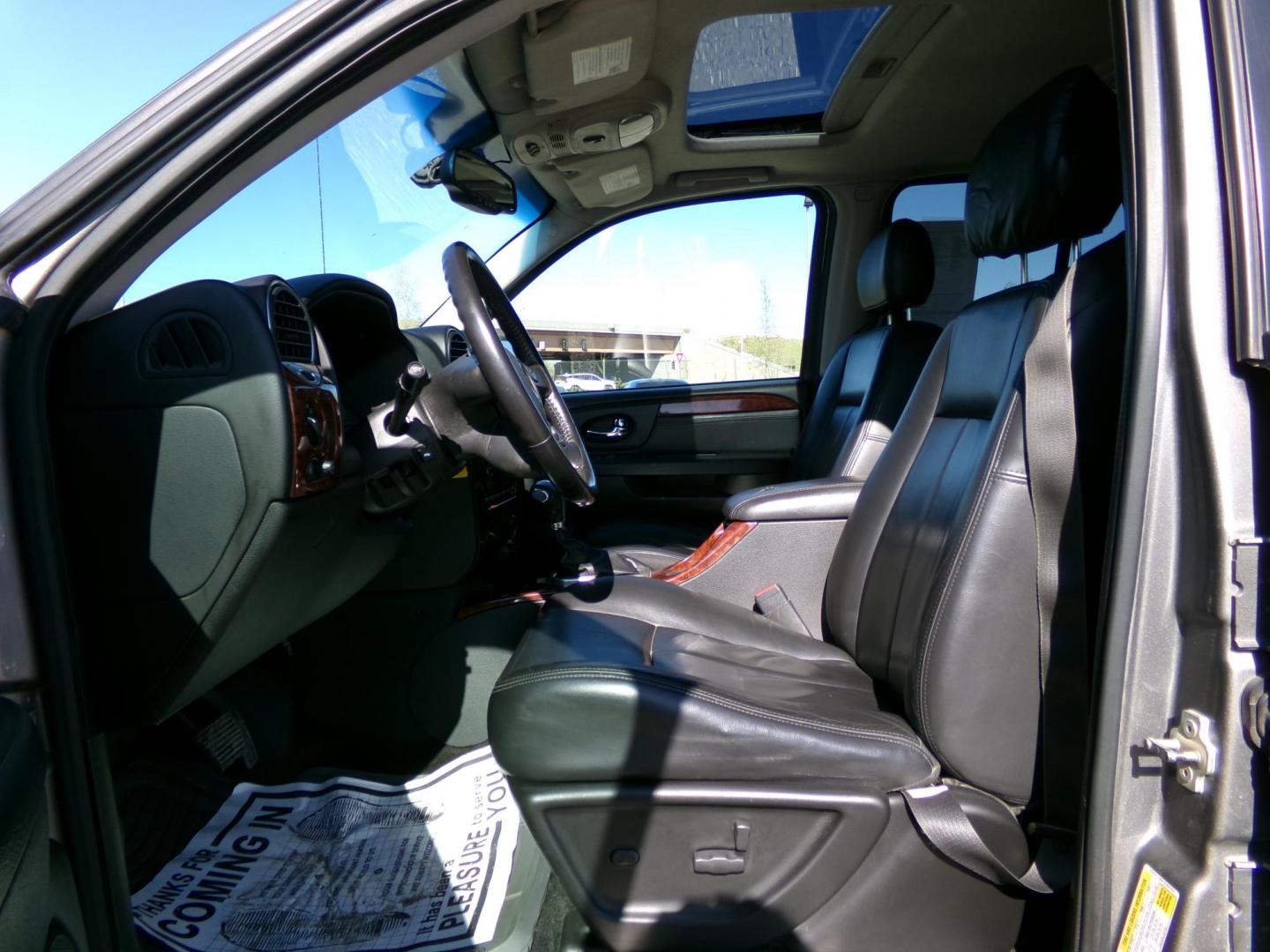2007 Grey GMC Envoy SLE-1 4WD (1GKDT13S972) with an 4.2L L6 DOHC 24V engine, 4-Speed Automatic Overdrive transmission, located at 2630 Philips Field Rd., Fairbanks, AK, 99709, (907) 458-0593, 64.848068, -147.780609 - Photo#4