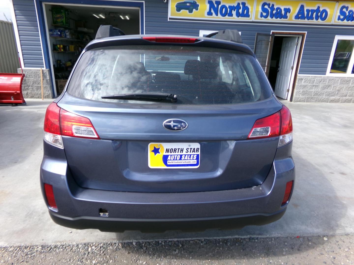 2014 Black Subaru Outback 2.5i (4S4BRBAC8E3) with an 2.5L H4 DOHC 16V engine, located at 2630 Philips Field Rd., Fairbanks, AK, 99709, (907) 458-0593, 64.848068, -147.780609 - Photo#3
