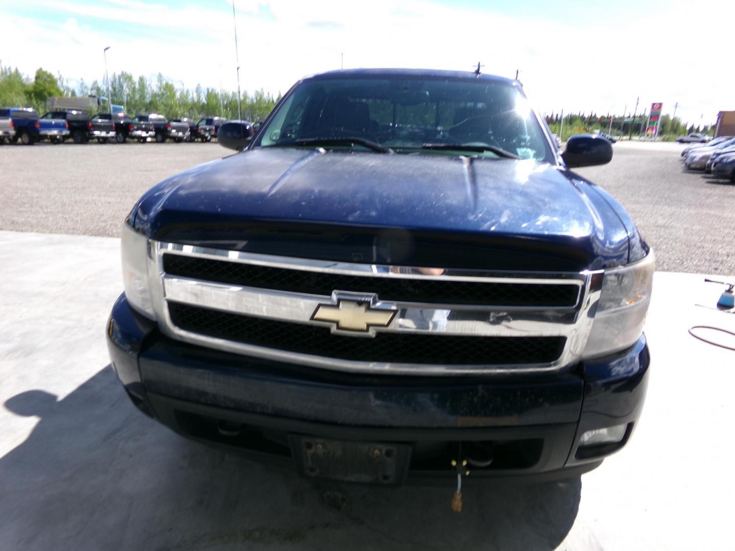 2008 Chevrolet Silverado 1500 LT1 Ext. Cab Long Box 4WD (2GCEK19J681) with an 5.3L V8 OHV 16V engine, 4-Speed Automatic Overdrive transmission, located at 2630 Philips Field Rd., Fairbanks, AK, 99709, (907) 458-0593, 64.848068, -147.780609 - Photo#1