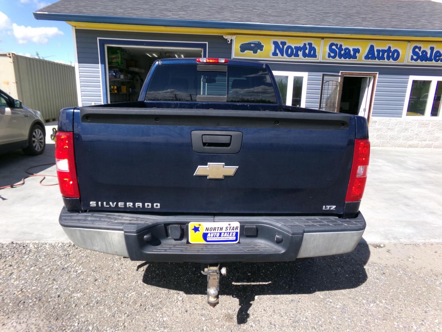 2008 Chevrolet Silverado 1500 LT1 Ext. Cab Long Box 4WD (2GCEK19J681) with an 5.3L V8 OHV 16V engine, 4-Speed Automatic Overdrive transmission, located at 2630 Philips Field Rd., Fairbanks, AK, 99709, (907) 458-0593, 64.848068, -147.780609 - Photo#3