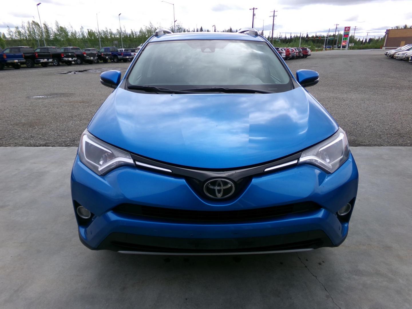 2018 Blue Toyota RAV4 XLE AWD (2T3RFREV1JW) with an 2.5L L4 DOHC 16V engine, 6A transmission, located at 2630 Philips Field Rd., Fairbanks, AK, 99709, (907) 458-0593, 64.848068, -147.780609 - Photo#1