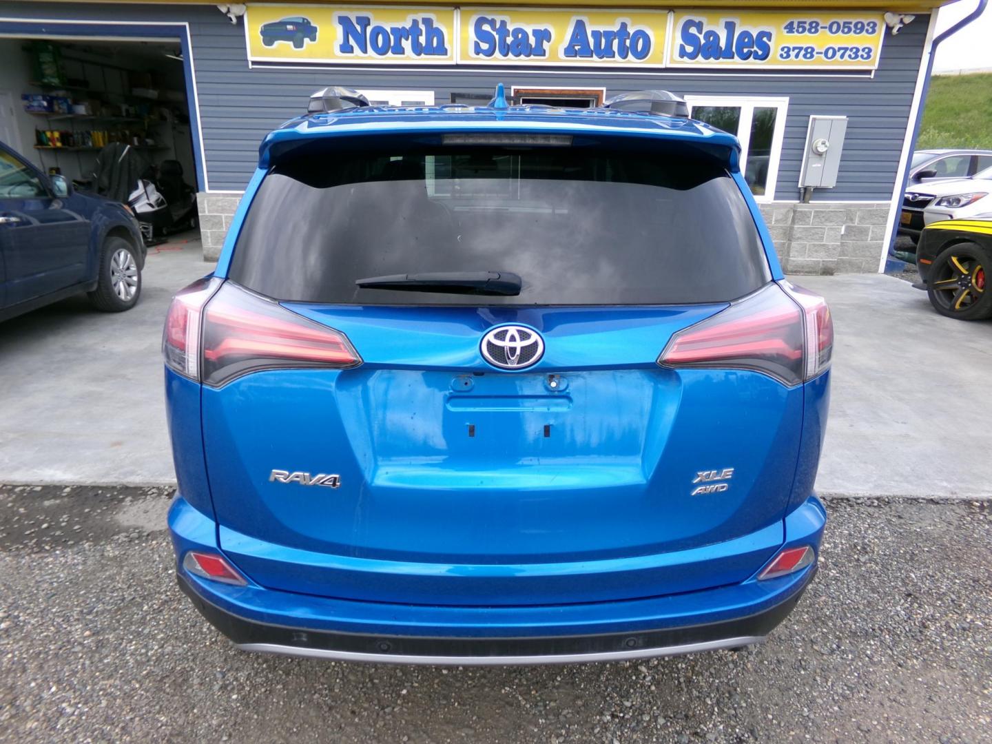 2018 Blue Toyota RAV4 XLE AWD (2T3RFREV1JW) with an 2.5L L4 DOHC 16V engine, 6A transmission, located at 2630 Philips Field Rd., Fairbanks, AK, 99709, (907) 458-0593, 64.848068, -147.780609 - Photo#3