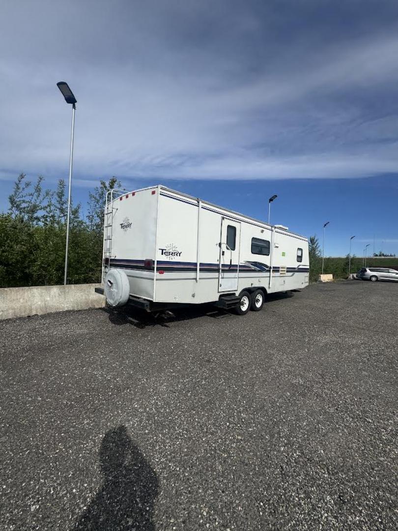 1997 White Fleetwood Enterprises, Inc. Unknown - (1EA1G3020V2) , located at 2630 Philips Field Rd., Fairbanks, AK, 99709, (907) 458-0593, 64.848068, -147.780609 - Photo#4