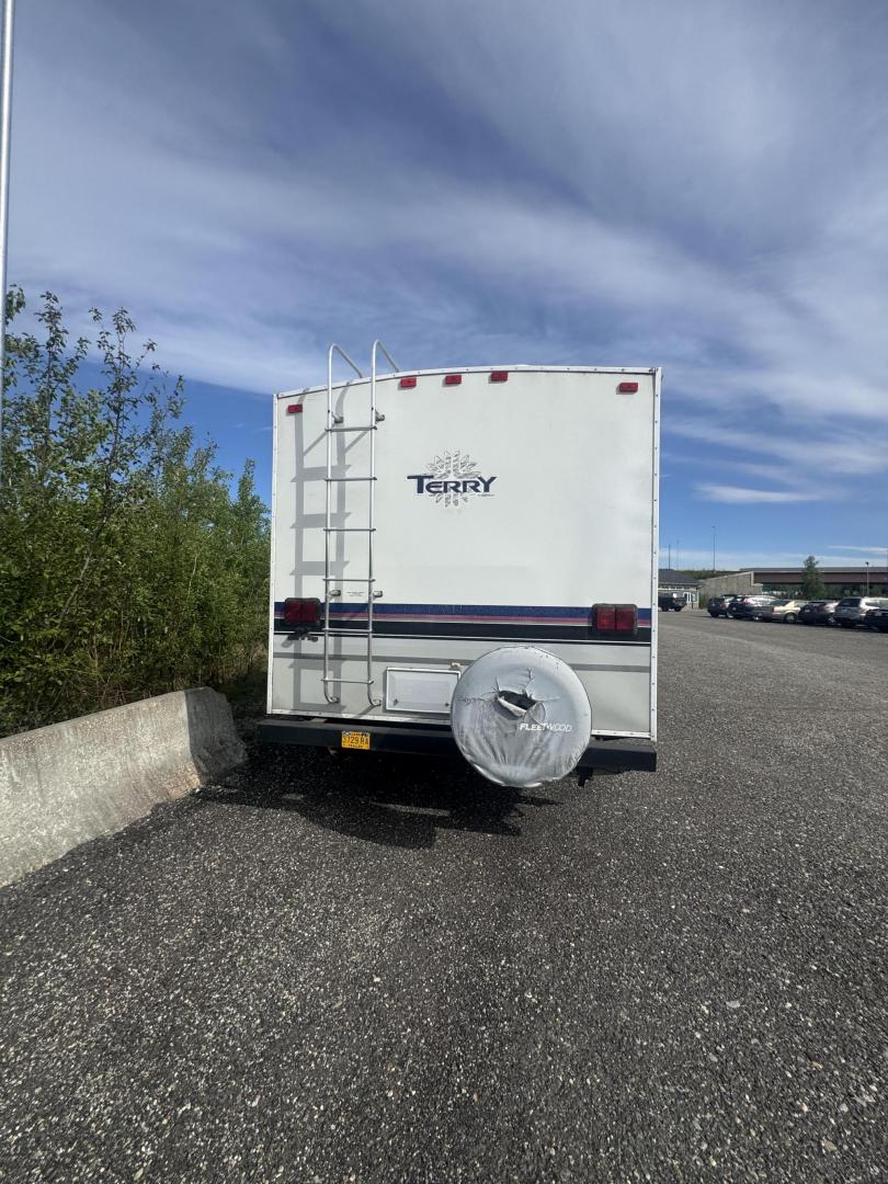 1997 White Fleetwood Enterprises, Inc. Unknown - (1EA1G3020V2) , located at 2630 Philips Field Rd., Fairbanks, AK, 99709, (907) 458-0593, 64.848068, -147.780609 - Photo#5