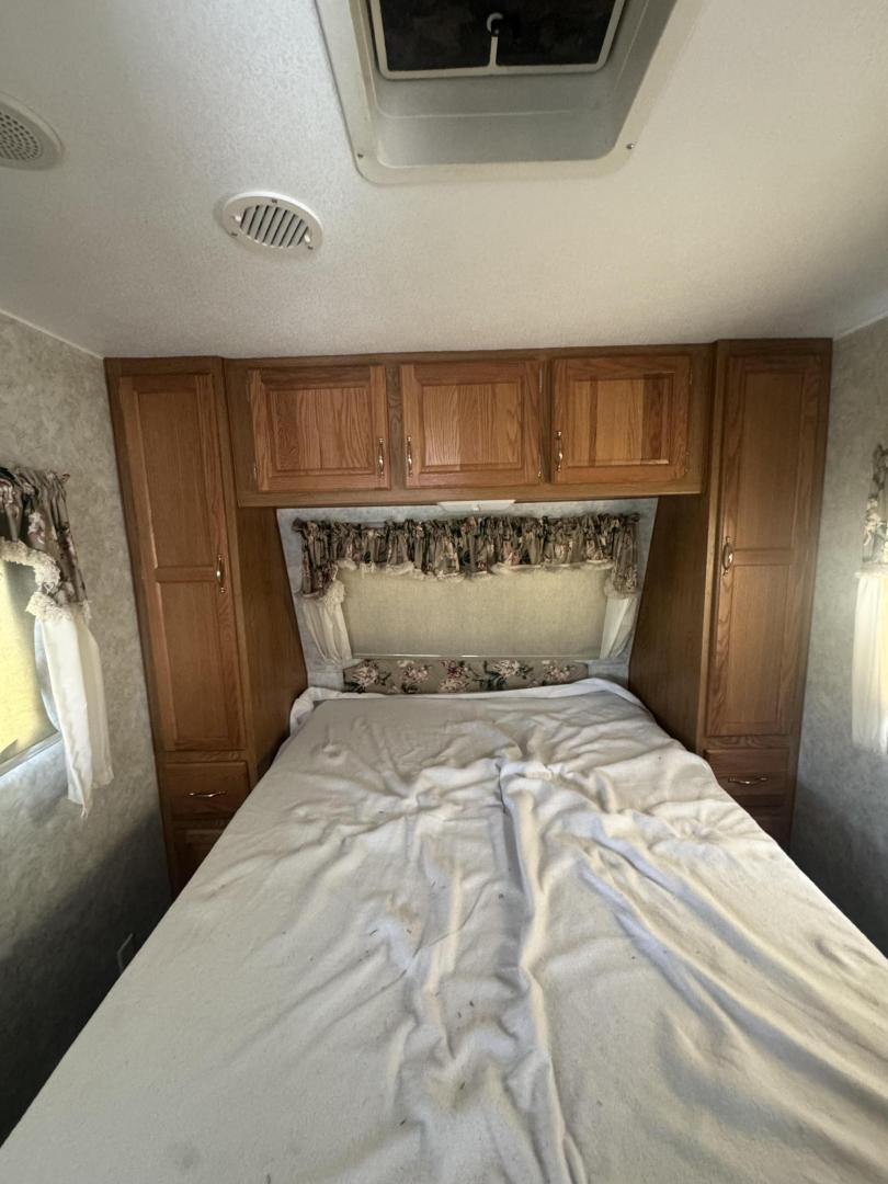 1997 White Fleetwood Enterprises, Inc. Unknown - (1EA1G3020V2) , located at 2630 Philips Field Rd., Fairbanks, AK, 99709, (907) 458-0593, 64.848068, -147.780609 - Photo#8