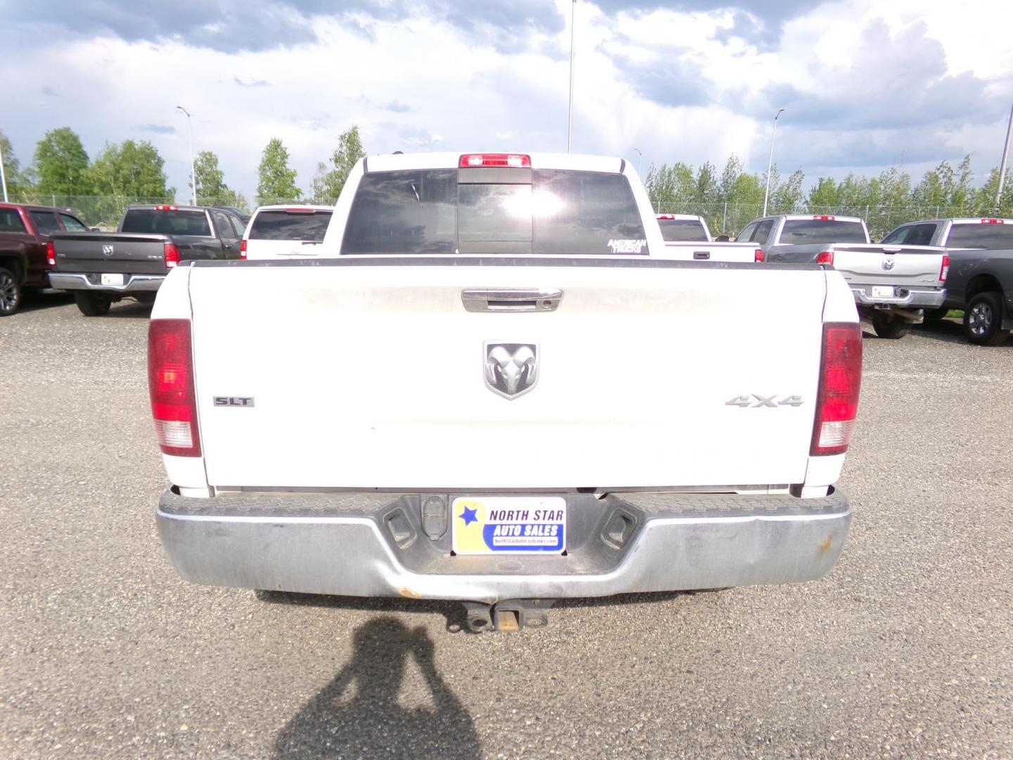 2014 White /Black Dodge RAM 1500 SLT Crew Cab SWB 4WD (1C6RR7LT8ES) with an 5.7L V8 OHV 16V engine, 6-Speed Automatic transmission, located at 2630 Philips Field Rd., Fairbanks, AK, 99709, (907) 458-0593, 64.848068, -147.780609 - Photo#3