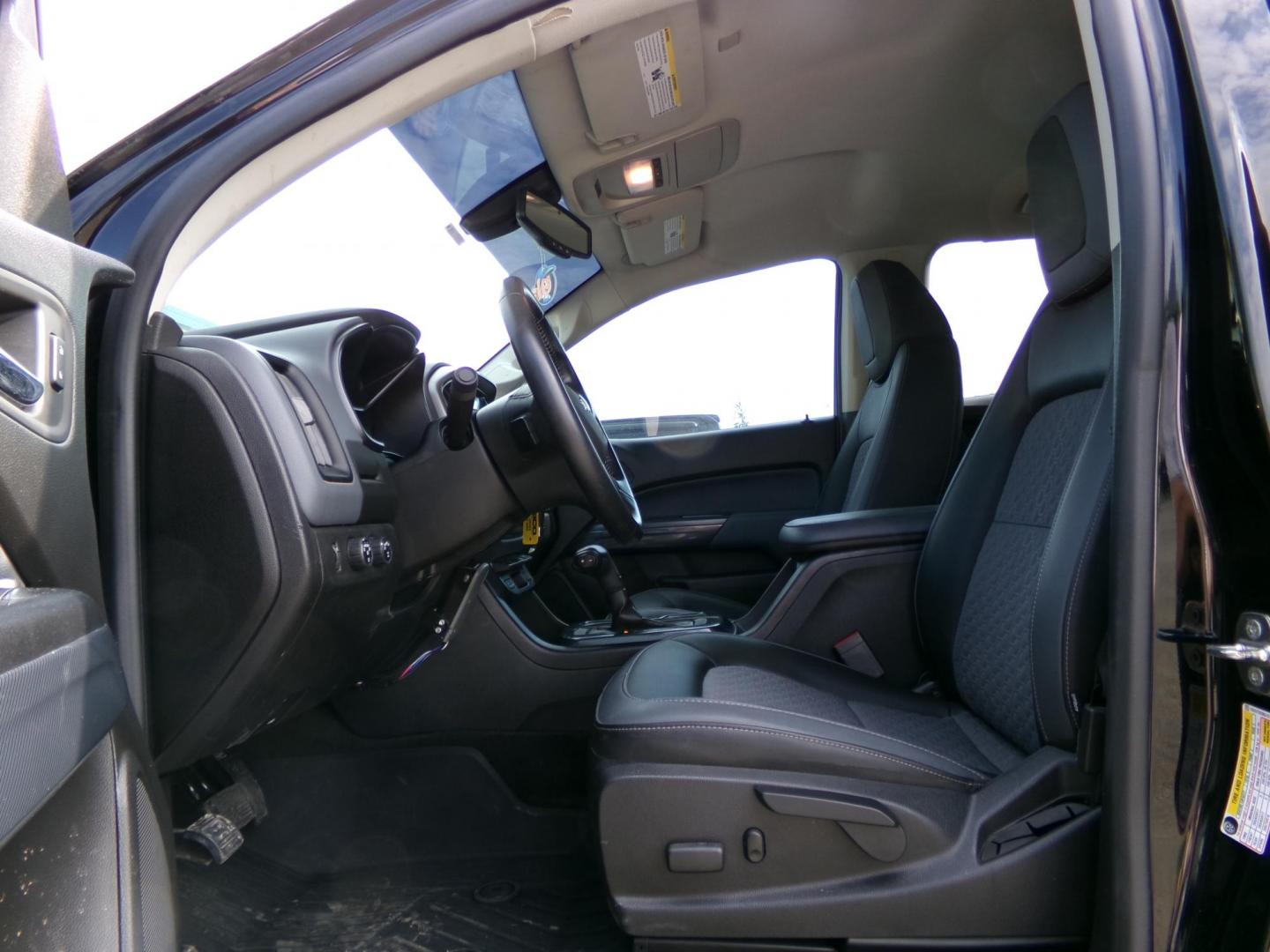 2018 Black /Black Chevrolet Colorado Z71 Crew Cab 4WD Short Box (1GCGTDEN8J1) with an 3.6L V6 DOHC 24V GAS engine, 6A transmission, located at 2630 Philips Field Rd., Fairbanks, AK, 99709, (907) 458-0593, 64.848068, -147.780609 - Photo#4