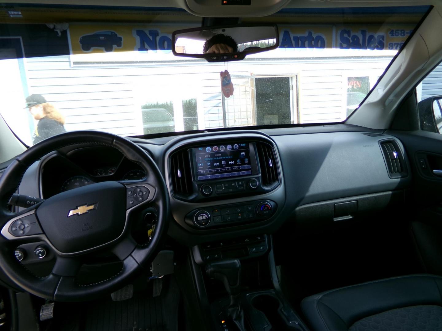 2018 Black /Black Chevrolet Colorado Z71 Crew Cab 4WD Short Box (1GCGTDEN8J1) with an 3.6L V6 DOHC 24V GAS engine, 6A transmission, located at 2630 Philips Field Rd., Fairbanks, AK, 99709, (907) 458-0593, 64.848068, -147.780609 - Photo#6
