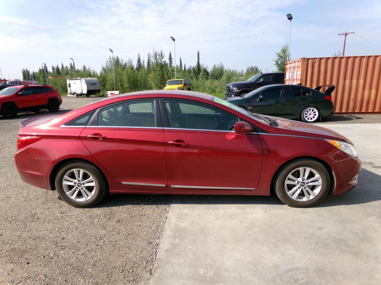 2013 Red Hyundai Sonata GLS (5NPEB4AC2DH) with an 2.4L L4 DOHC 16V engine, 6-Speed Automatic transmission, located at 2630 Philips Field Rd., Fairbanks, AK, 99709, (907) 458-0593, 64.848068, -147.780609 - Photo#2