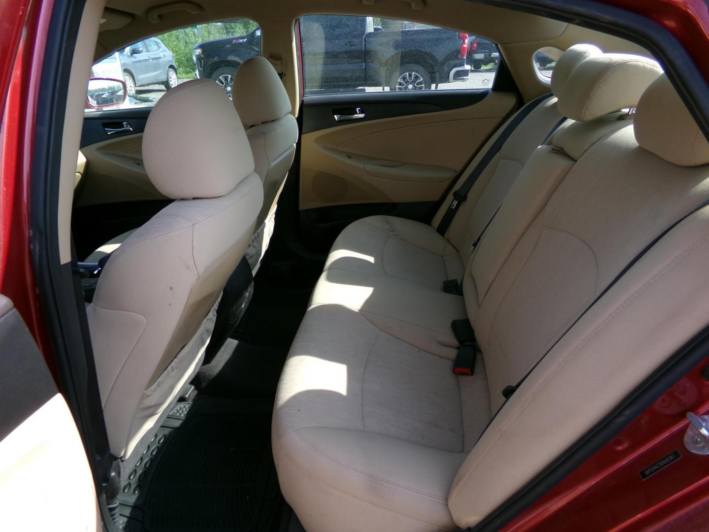 2013 Red Hyundai Sonata GLS (5NPEB4AC2DH) with an 2.4L L4 DOHC 16V engine, 6-Speed Automatic transmission, located at 2630 Philips Field Rd., Fairbanks, AK, 99709, (907) 458-0593, 64.848068, -147.780609 - Photo#5