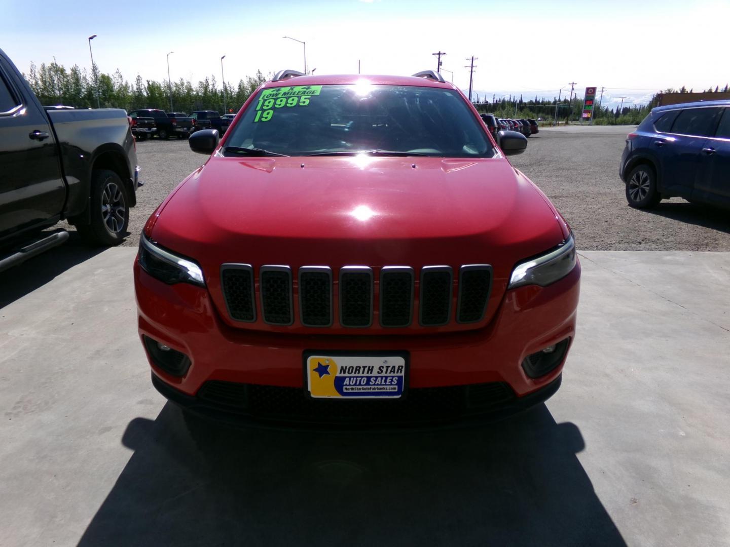 2019 Red Jeep Cherokee Trailhawk 4WD (1C4PJMBX9KD) with an 3.2L V6 DOHC 24V engine, 9A transmission, located at 2630 Philips Field Rd., Fairbanks, AK, 99709, (907) 458-0593, 64.848068, -147.780609 - Photo#1