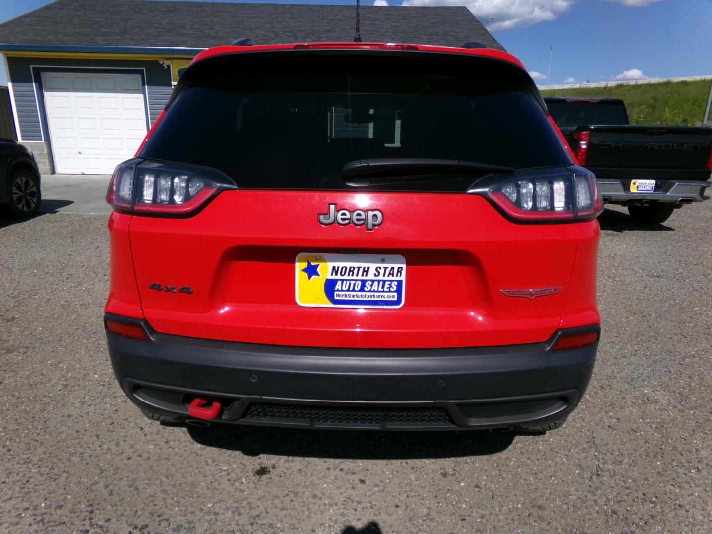 2019 Red Jeep Cherokee Trailhawk 4WD (1C4PJMBX9KD) with an 3.2L V6 DOHC 24V engine, 9A transmission, located at 2630 Philips Field Rd., Fairbanks, AK, 99709, (907) 458-0593, 64.848068, -147.780609 - Photo#3