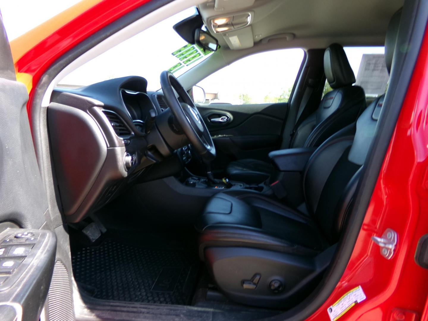 2019 Red Jeep Cherokee Trailhawk 4WD (1C4PJMBX9KD) with an 3.2L V6 DOHC 24V engine, 9A transmission, located at 2630 Philips Field Rd., Fairbanks, AK, 99709, (907) 458-0593, 64.848068, -147.780609 - Photo#4