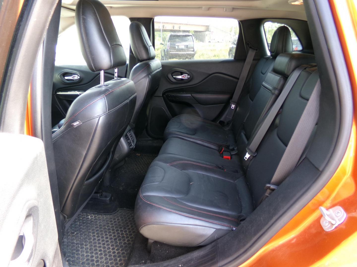 2014 Orange Jeep Cherokee Trailhawk 4WD (1C4PJMBS6EW) with an 3.2L V6 DOHC 24V engine, 9-Speed Automatic transmission, located at 2630 Philips Field Rd., Fairbanks, AK, 99709, (907) 458-0593, 64.848068, -147.780609 - Photo#5