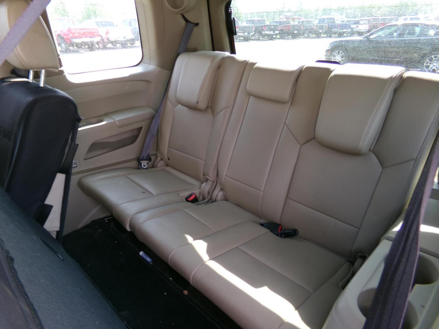 2012 Red Honda Pilot Touring 4WD 5-Spd AT with DVD (5FNYF4H91CB) with an 3.5L V6 SOHC 24V engine, 5-Speed Automatic transmission, located at 2630 Philips Field Rd., Fairbanks, AK, 99709, (907) 458-0593, 64.848068, -147.780609 - Photo#6