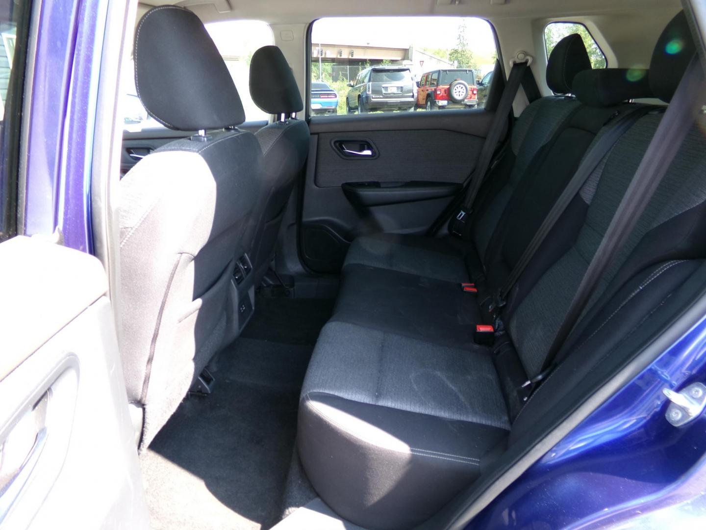 2021 Blue Nissan Rogue SV AWD (5N1AT3BB9MC) with an 2.5L L4 DOHC 16V engine, CVT transmission, located at 2630 Philips Field Rd., Fairbanks, AK, 99709, (907) 458-0593, 64.848068, -147.780609 - Photo#5