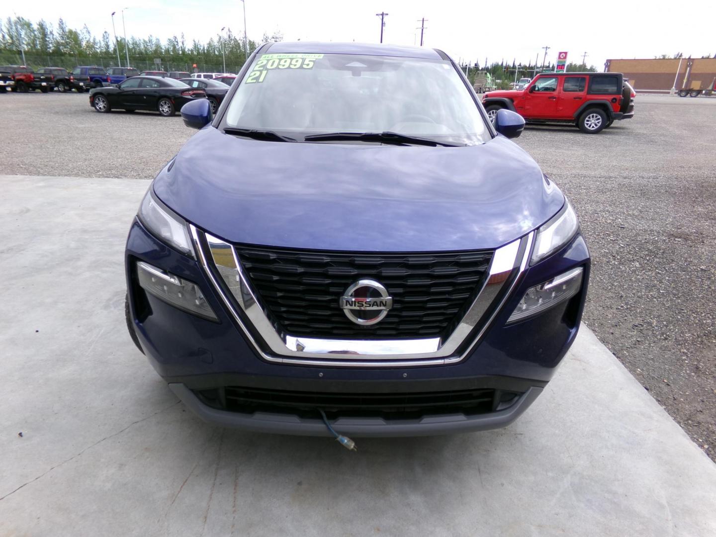 2021 Blue Nissan Rogue SV AWD (5N1AT3BB9MC) with an 2.5L L4 DOHC 16V engine, CVT transmission, located at 2630 Philips Field Rd., Fairbanks, AK, 99709, (907) 458-0593, 64.848068, -147.780609 - Photo#1