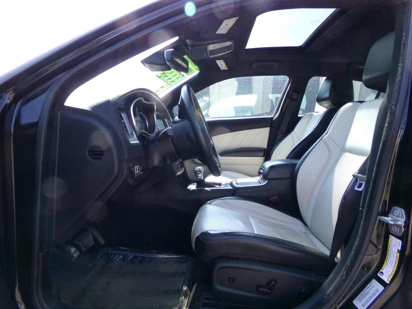 2015 Black Dodge Charger SXT AWD (2C3CDXJG1FH) with an 3.6L V6 DOHC 24V engine, 8-Speed Automatic transmission, located at 2630 Philips Field Rd., Fairbanks, AK, 99709, (907) 458-0593, 64.848068, -147.780609 - Photo#4