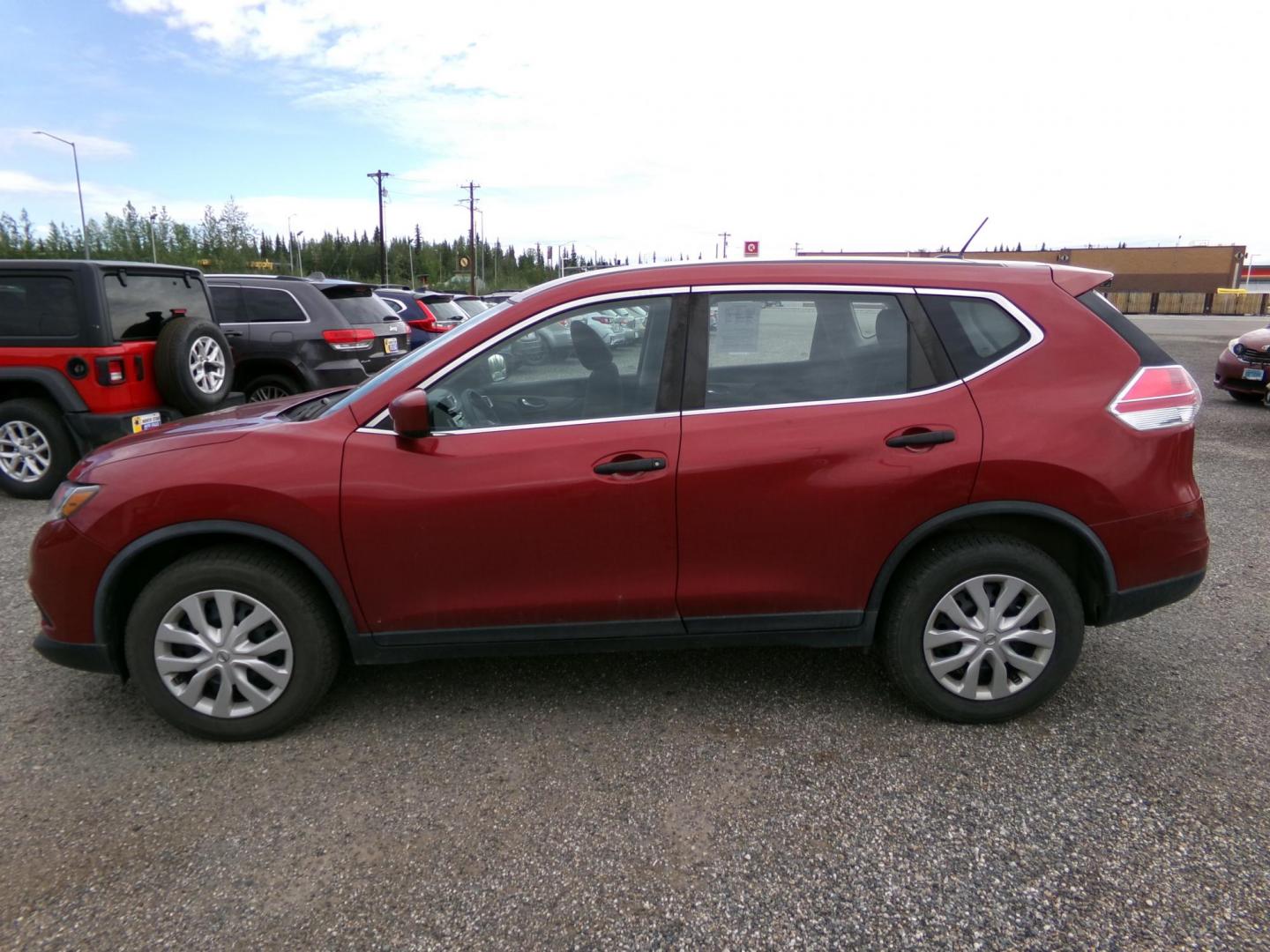 2016 Red Nissan Rogue SV AWD (KNMAT2MV5GP) with an 2.5L L4 DOHC 16V engine, CVT transmission, located at 2630 Philips Field Rd., Fairbanks, AK, 99709, (907) 458-0593, 64.848068, -147.780609 - Photo#2
