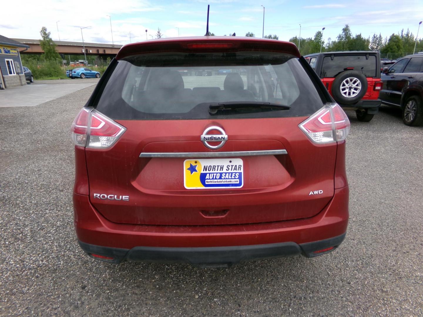 2016 Red Nissan Rogue SV AWD (KNMAT2MV5GP) with an 2.5L L4 DOHC 16V engine, CVT transmission, located at 2630 Philips Field Rd., Fairbanks, AK, 99709, (907) 458-0593, 64.848068, -147.780609 - Photo#3