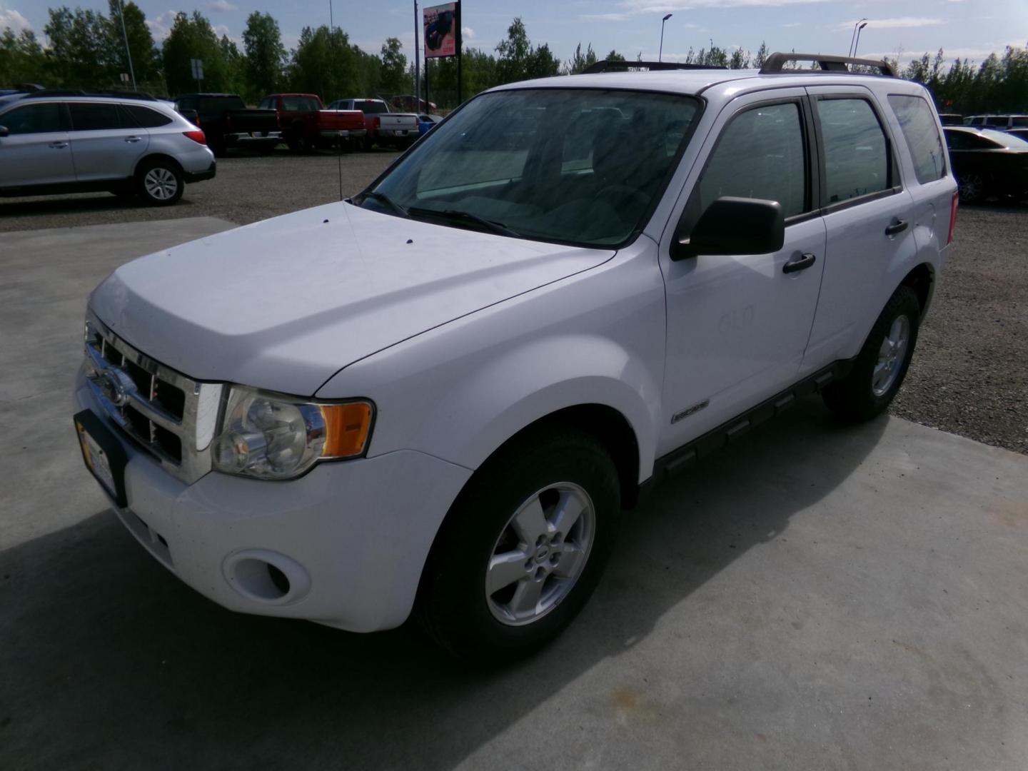 2008 White Ford Escape XLS 4WD AT (1FMCU92Z08K) with an 2.3L L4 DOHC 16V engine, 4-Speed Automatic Overdrive transmission, located at 2630 Philips Field Rd., Fairbanks, AK, 99709, (907) 458-0593, 64.848068, -147.780609 - Photo#0