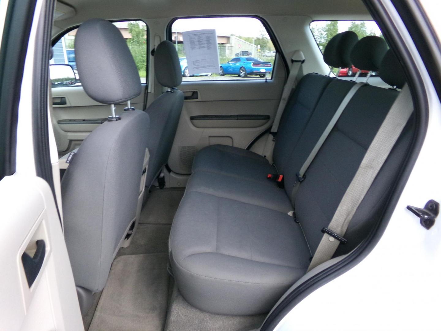 2008 White Ford Escape XLS 4WD AT (1FMCU92Z08K) with an 2.3L L4 DOHC 16V engine, 4-Speed Automatic Overdrive transmission, located at 2630 Philips Field Rd., Fairbanks, AK, 99709, (907) 458-0593, 64.848068, -147.780609 - Photo#5