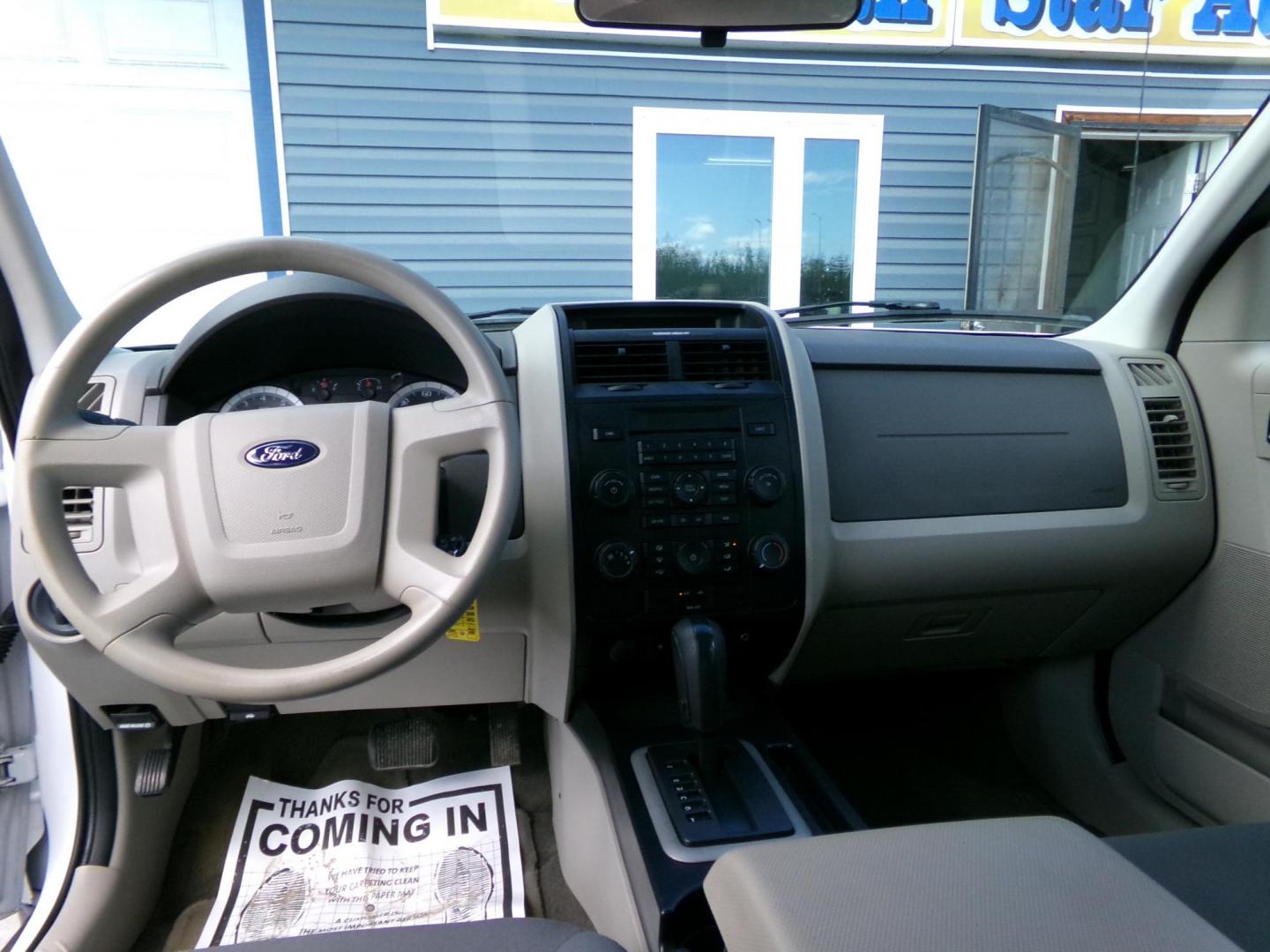 2008 White Ford Escape XLS 4WD AT (1FMCU92Z08K) with an 2.3L L4 DOHC 16V engine, 4-Speed Automatic Overdrive transmission, located at 2630 Philips Field Rd., Fairbanks, AK, 99709, (907) 458-0593, 64.848068, -147.780609 - Photo#6