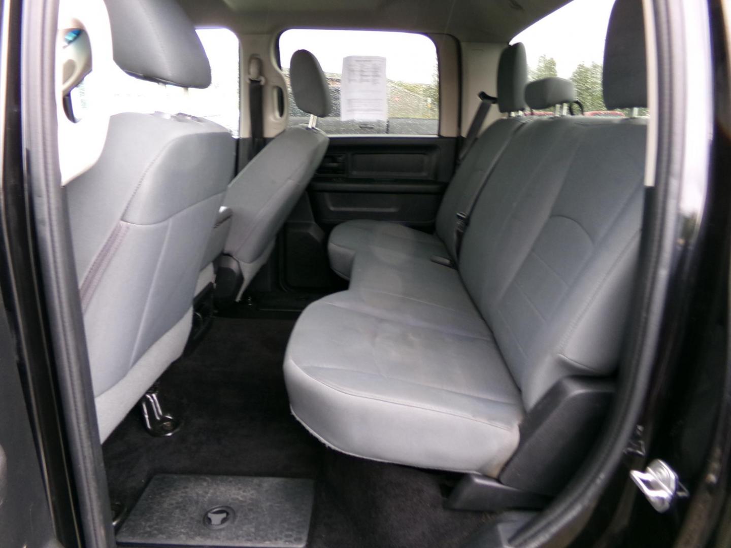 2016 Black Dodge 1500 Tradesman Crew Cab SWB 4WD (3C6RR7KTXGG) with an 5.7L V8 OHV 16V engine, 6A transmission, located at 2630 Philips Field Rd., Fairbanks, AK, 99709, (907) 458-0593, 64.848068, -147.780609 - Photo#5