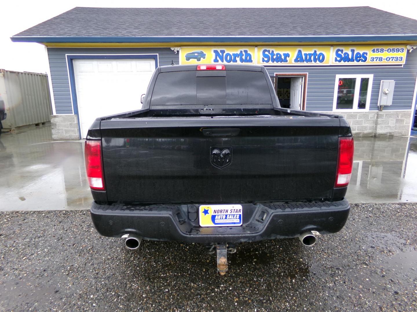 2019 Black Dodge 1500 SLT Crew Cab SWB 4WD (1C6RR7LT8KS) with an 5.7L V8 OHV 16V engine, 8A transmission, located at 2630 Philips Field Rd., Fairbanks, AK, 99709, (907) 458-0593, 64.848068, -147.780609 - Photo#3