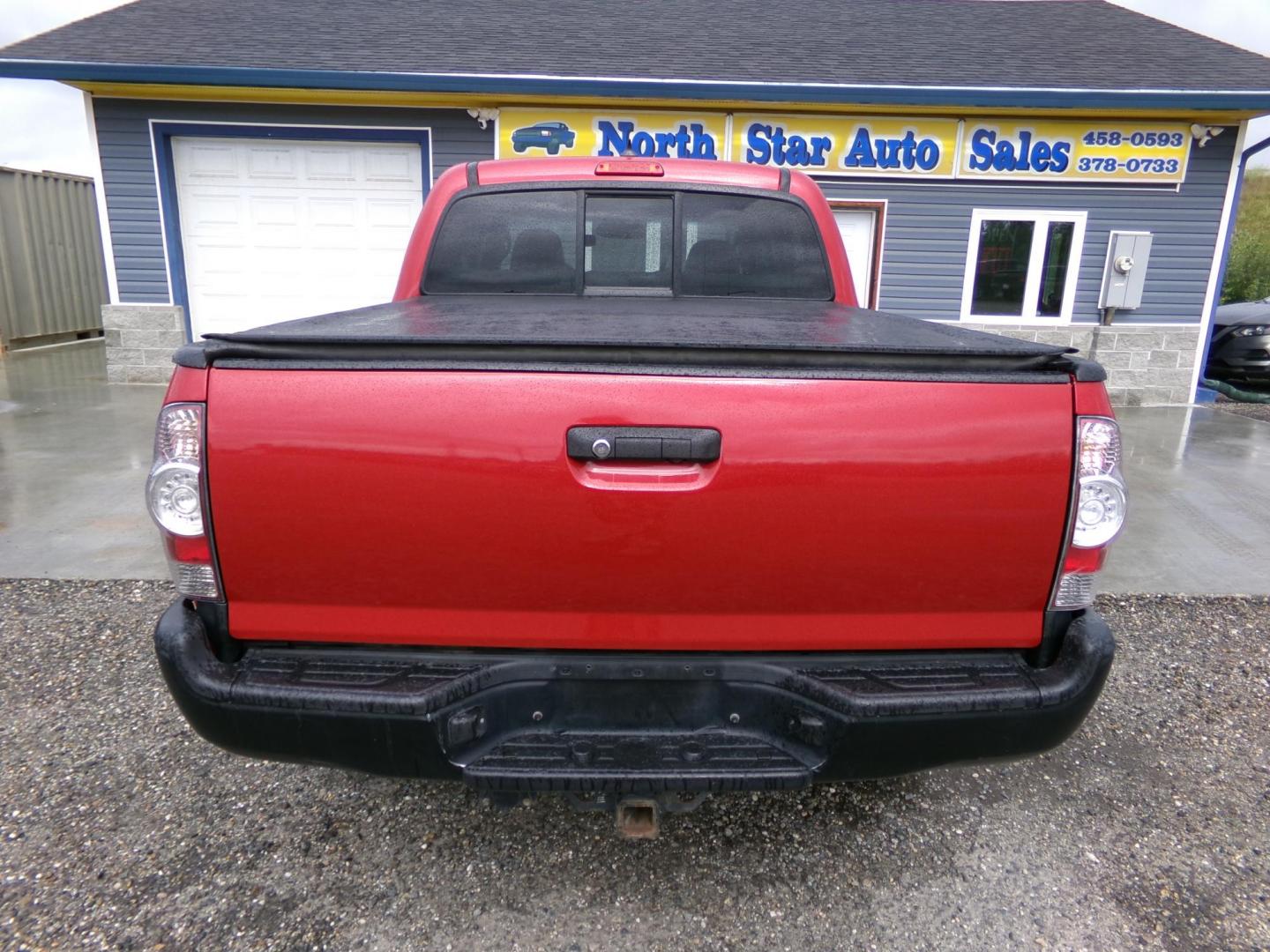 2013 Red /Grey Toyota Tacoma Double Cab V6 4WD (3TMLU4EN0DM) with an 4.0L V6 DOHC 24V engine, 6-Speed Automatic transmission, located at 2630 Philips Field Rd., Fairbanks, AK, 99709, (907) 458-0593, 64.848068, -147.780609 - Photo#3