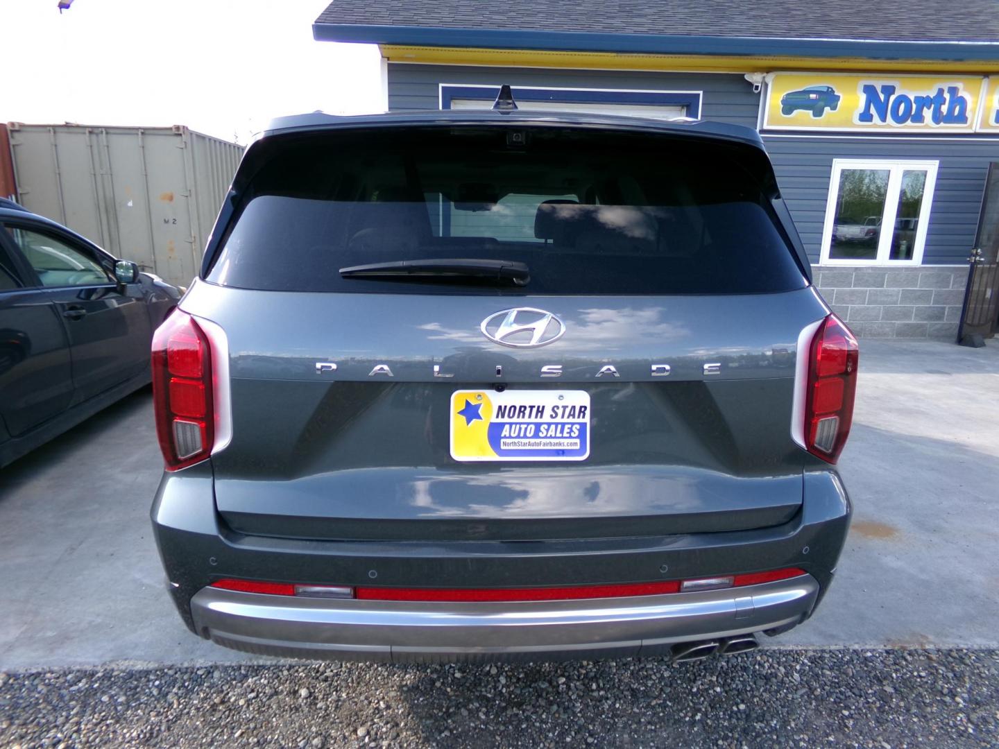 2022 Grey /White Hyundai Palisade Calligraphy AWD (KM8R7DGE0RU) with an 3.8L V6 DOHC 24V engine, 8A transmission, located at 2630 Philips Field Rd., Fairbanks, AK, 99709, (907) 458-0593, 64.848068, -147.780609 - Photo#3